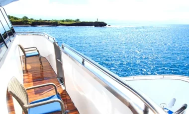 yacht-solaris-seitendeck-galapagos.webp yacht-solaris-seitendeck-galapagos.webp