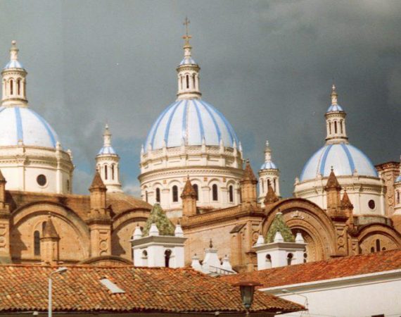 Blick auf eine der schönsten und bedeutendsten Kirchen Cuencas, Ecuador
