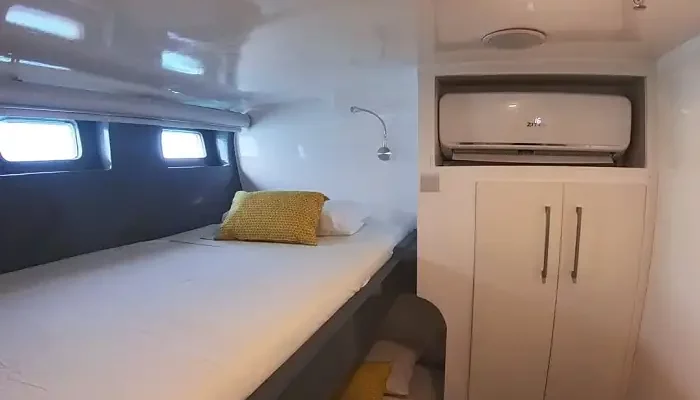oberes Doppelbett in einer Kabine der Estrella del Mar
