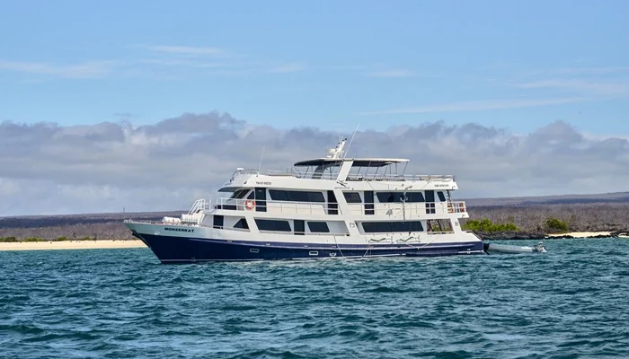 Yacht Monserrat von der Seite