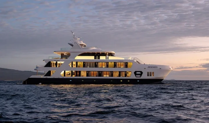Hermes-Galapagos Hermes Galapagos Katamaran von der Seite