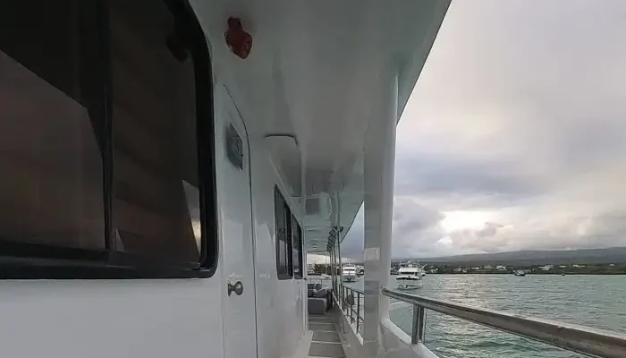 Fenster einer Kabine von außen auf dem Oberdeck der Estrella del Mar