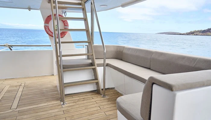 Außenlounge der Yacht Monserrat