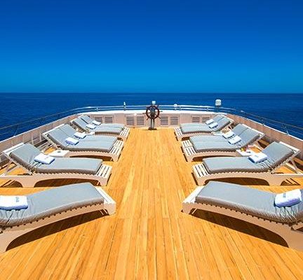Sonnendeck der Galapagos Yacht Odyssey