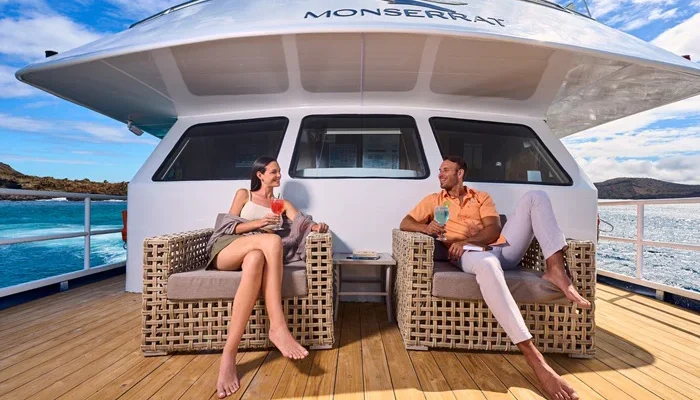 Sitzbereich auf dem Oberdeck der Yacht Monserrat