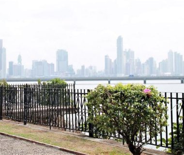 Skyline Panama City von der historischen Altstadt aus