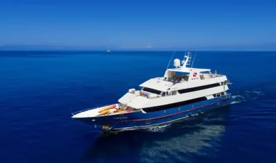 Yacht Calipso von schräg oben