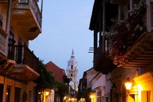 Cartagenas Straßen am Abend