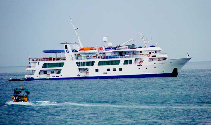 Galapagos Yacht Isabela