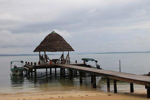 Steg an der Küste Strand in Panama