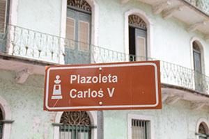 Schild Plazoleta Carlos V in Panama Stadt