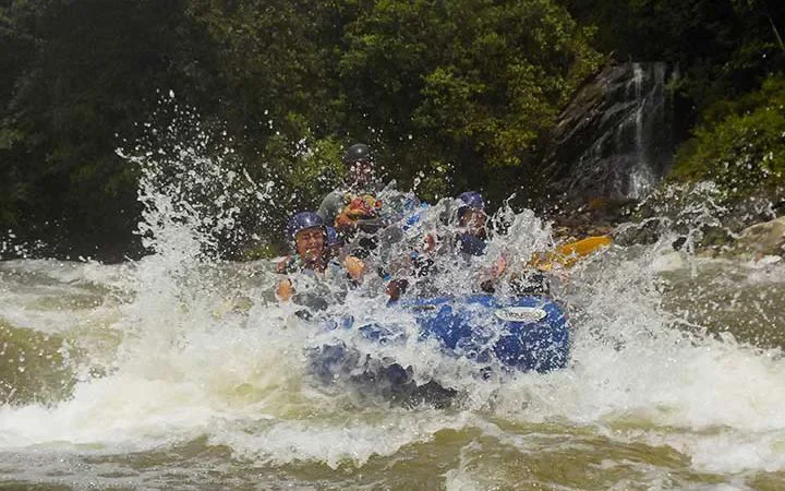 Rafting auf einem Fluss bei Baños