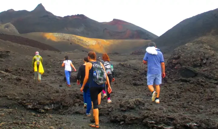 Wanderung durch die Landschaft um den Vulkan Sierra Negra