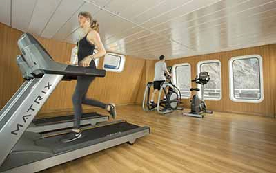 Fitnessstudio der Galapagos Yacht Santa Cruz II