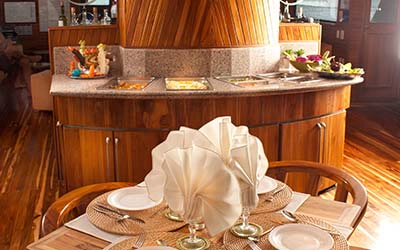 Speisebereich der Galapagos Yacht Galaxy