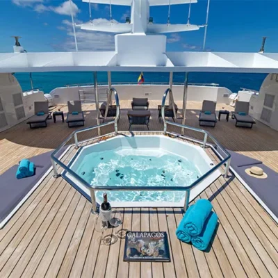 Jacuzzi auf dem Sonnendeck der Galapagos Horizon