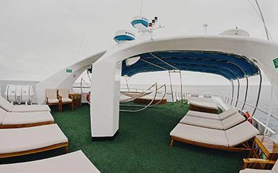 Sonnendeck der Tauchyacht Galapagos Sky