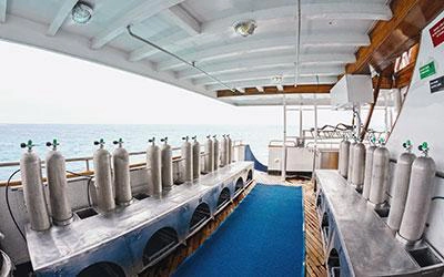 Tauchplattform der Tauchyacht Galapagos Sky