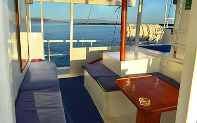 Gemeinschaftsbereich Außen der Galapagos Yacht Golondrina