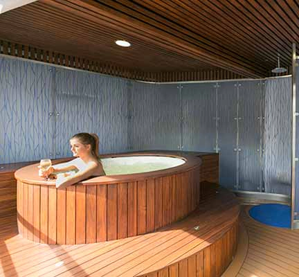 Jacuzzi der Galapagos Yacht Santa Cruz