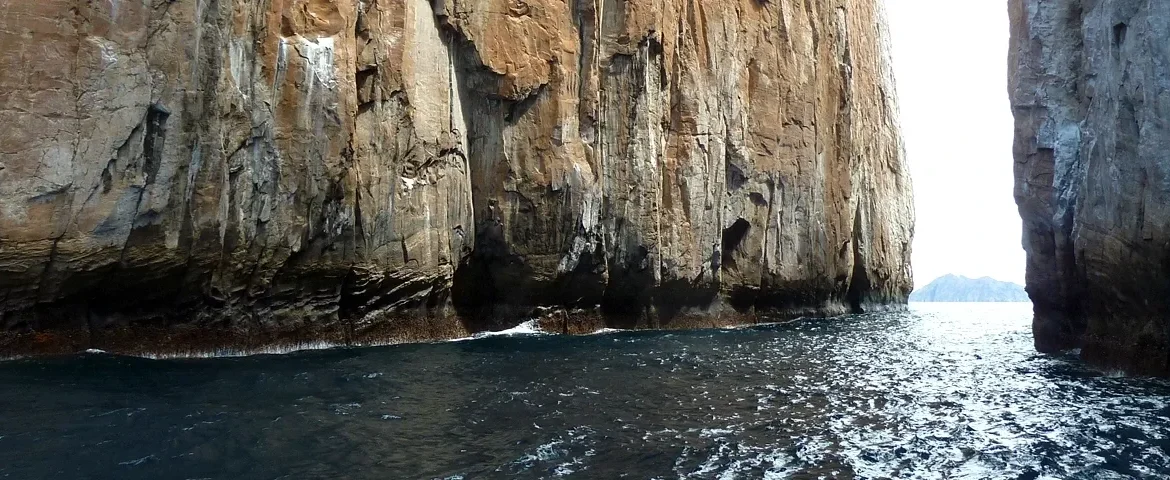 kicker rock felsen galapagos banner