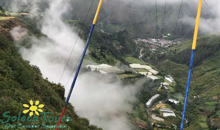 Kondorflug über der Schlucht von Baños
