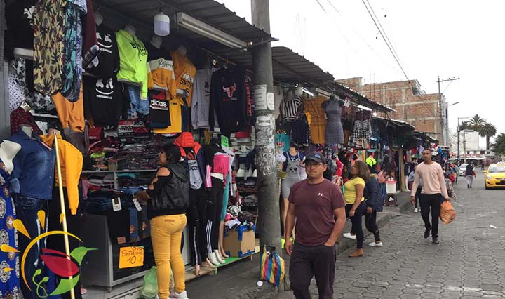 Markt vor dem Busterminal in Ibarra