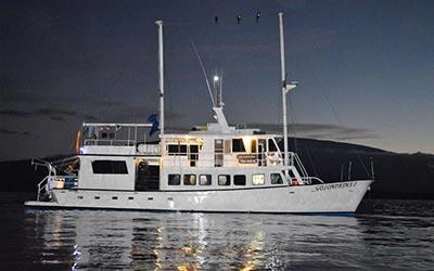 Galapagos Yacht Golondrina bei Nacht