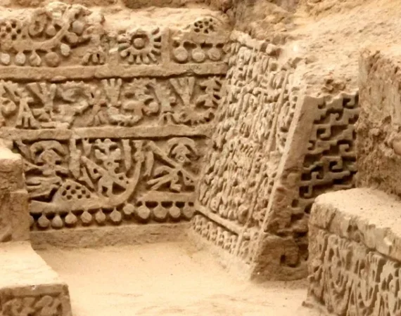 pyramiden tucume peru banner