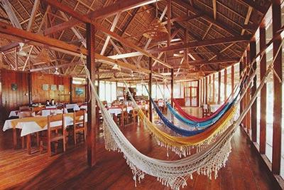 Gemeinschaftsbereich der Sandoval Lake Lodge Peru