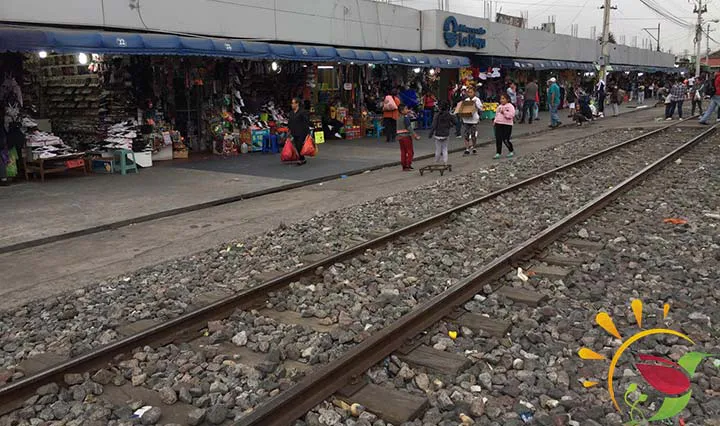 Bahnschienen vor dem Markt in Ibarra