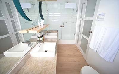 Badezimmer der Luxus Yacht Sea Star Galapagos