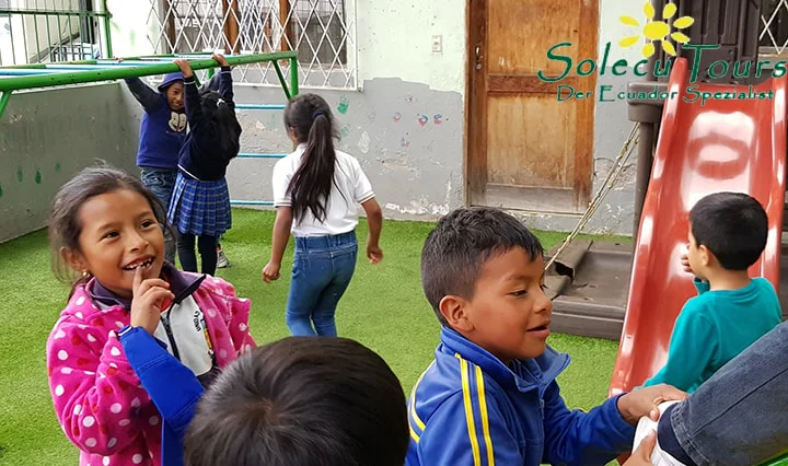 Kinder spielen im Refugio de los suenos