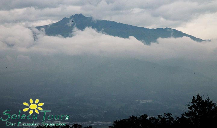 Aussicht auf die Wolkendecke über dem Valle de los Chillos, Quito