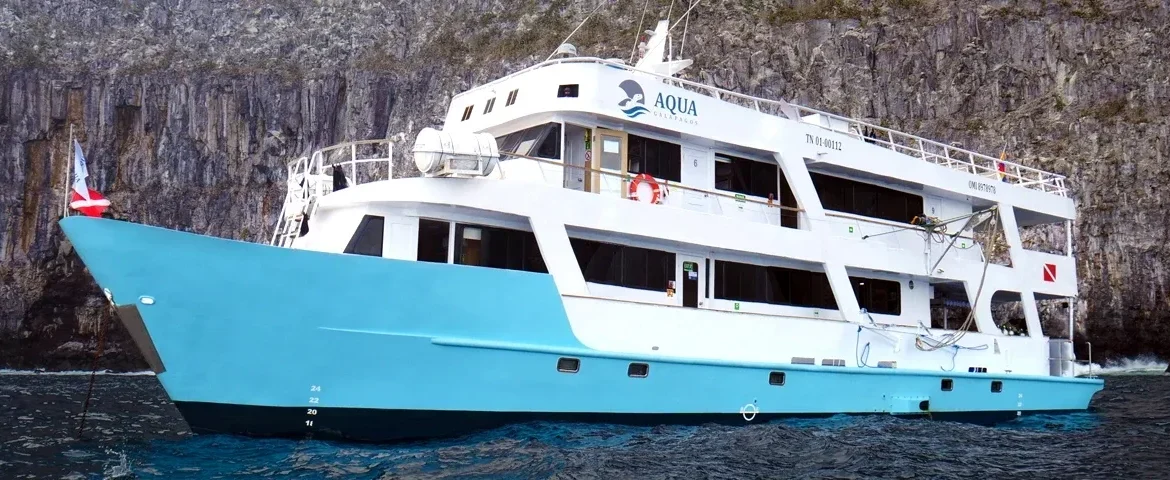 yacht aqua außenansicht galapagos banner