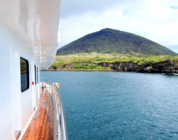 yacht solaris aussicht galapagos banner